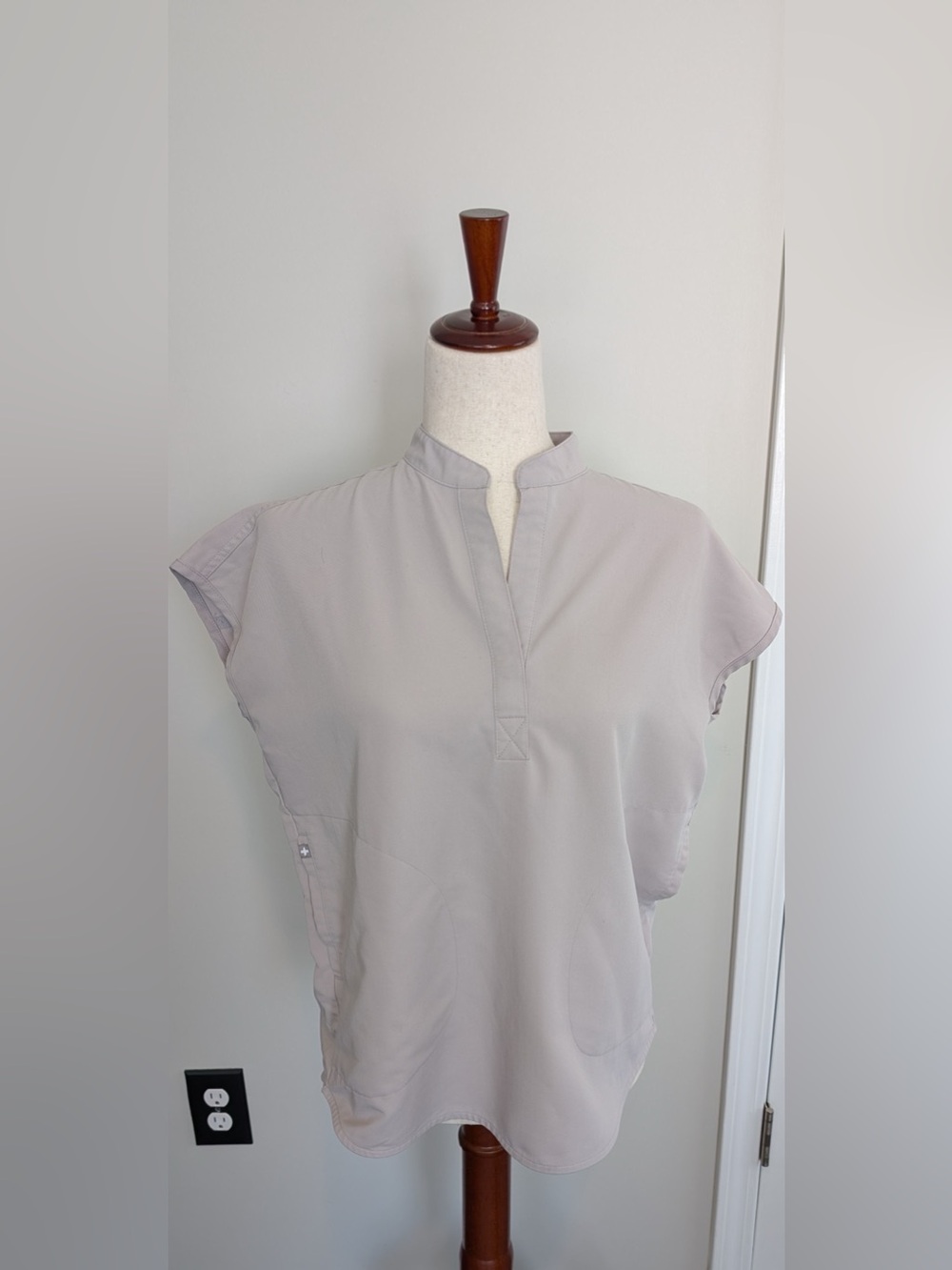 Figs Women’s Rafaela Oversized Scrub Top Slate Size XXS